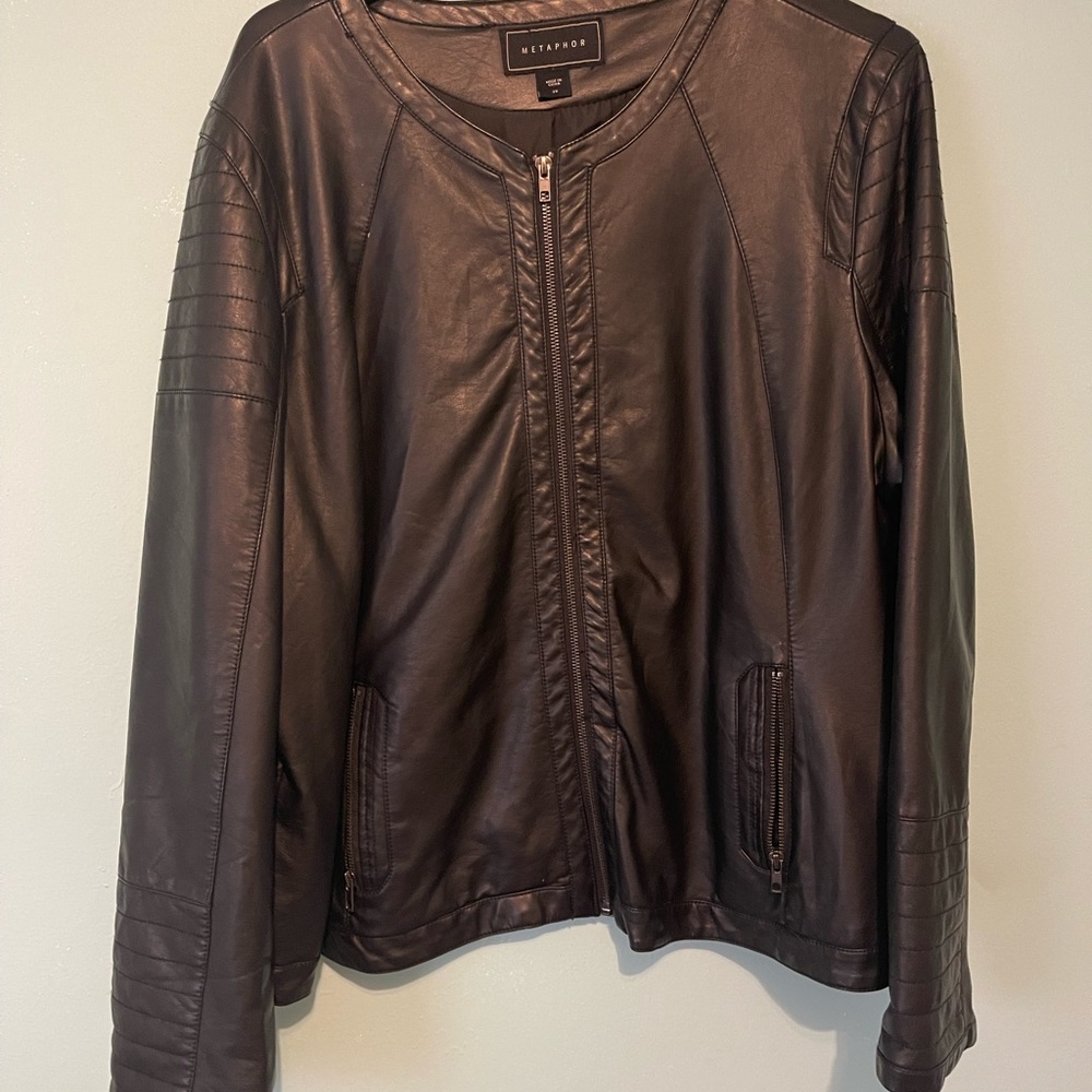 Very nice leather jacket. Size 2x